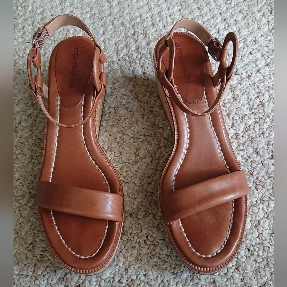 Bernardo Kennedy Luggage Glove Leather sandals size 10M